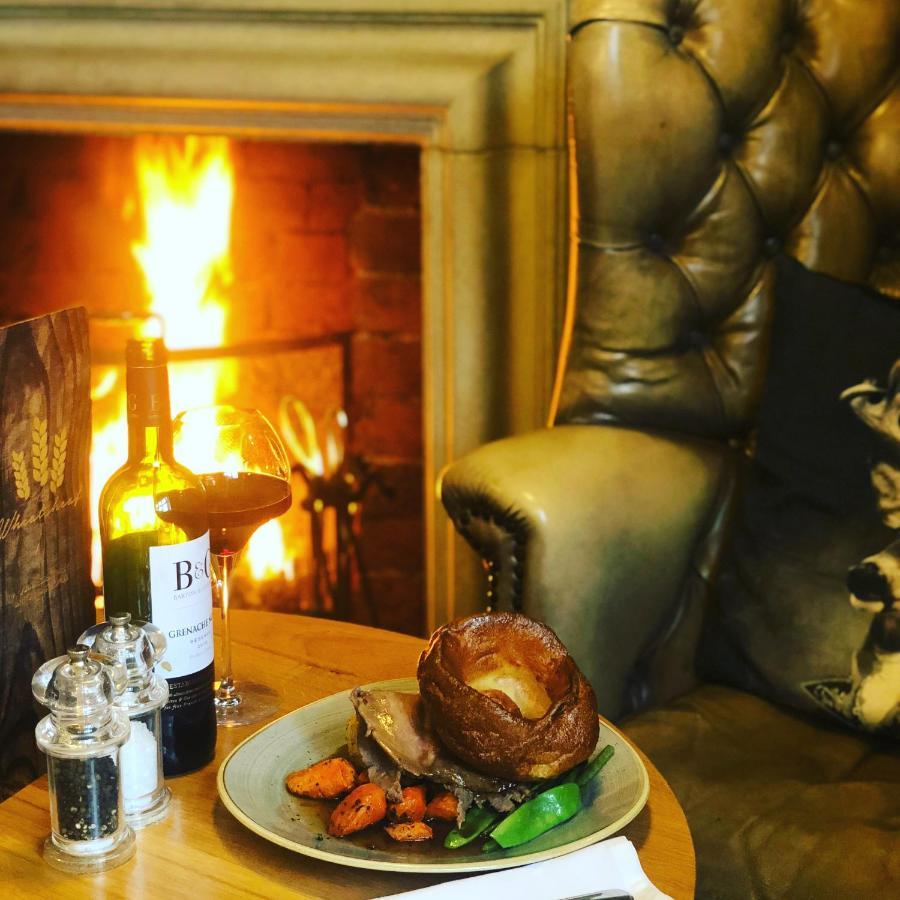 The Wheatsheaf Hotel, סנדבץ' מראה חיצוני תמונה The interior of the pub