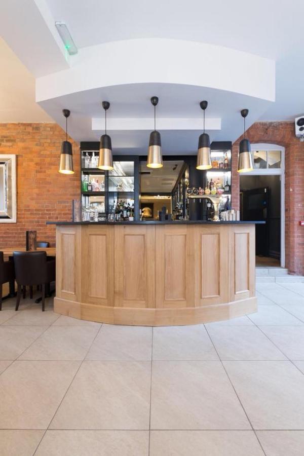 The Wheatsheaf Hotel, סנדבץ' מראה חיצוני תמונה The bar at the restaurant